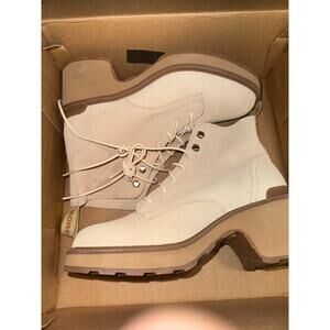 size 8.5 women’s Sorel Hi-Line Heel Lace in Bleached Ceramic/Caribou Buff